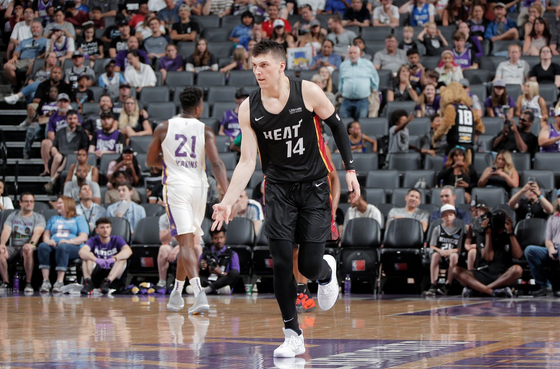 他在防守端 他在防守端