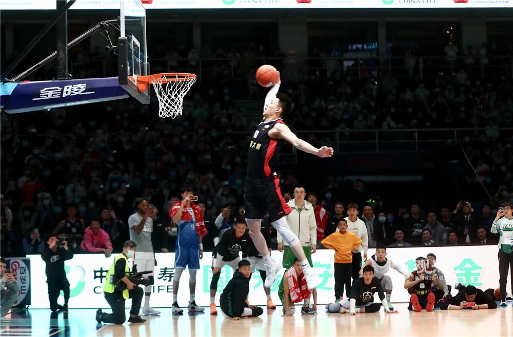 [图]刘若钒进球于汉超破门 上海申花平上海海港